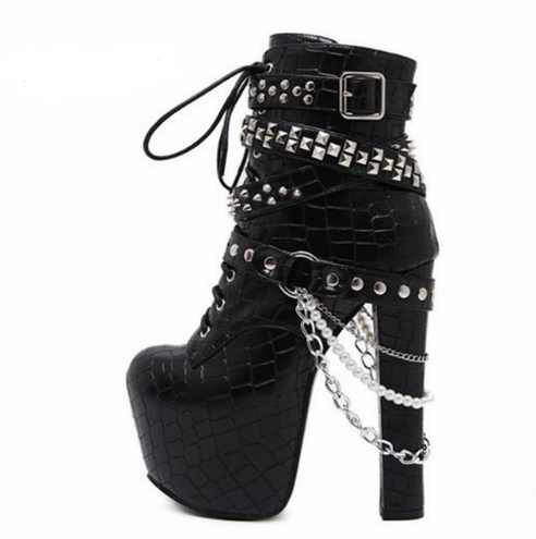 HIGH HEELS WITH CHAINS